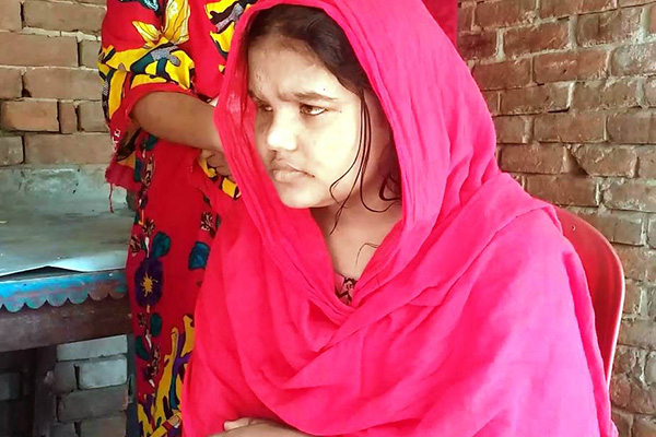 ককটেল বিস্ফোরণ: হাতের কব্জি হারানোর পরে এখন দৃষ্টি শক্তিও নেই