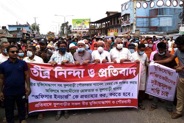 দিনাজপুরে জমি নিয়ে সংঘর্ষ; দোষীদের গ্রেফতারের দাবিতে বিক্ষোভ