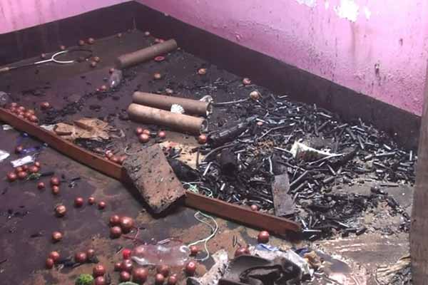 জয়পুরহাটে আগুনে ৬ ঘরের আসবাবপত্র পুরে ছাই