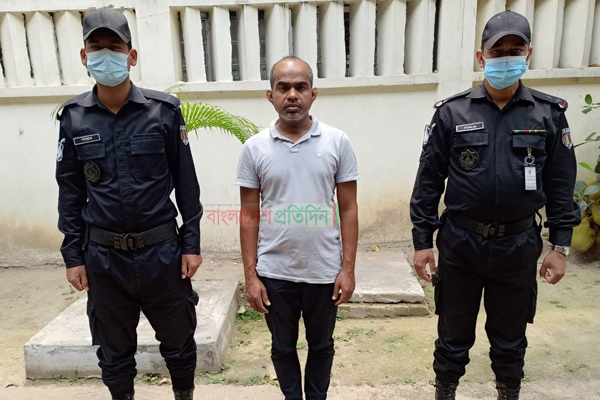 ‘মুভমেন্ট পাস’ নিয়ে হেরোইন ডেলিভারি