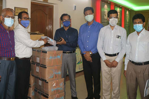 বরিশালের ৩ জেলায় এক হাজার স্যালাইন বিতরণ