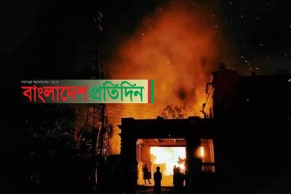 মধ্যরাতে আগুনে পুড়ে ছাই ১৫ দোকান

