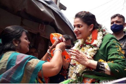 টাকা নিয়েছি প্রমাণ করতে পারলে কান কেটে ফেলে দিব: তনুশ্রী