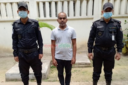 ‘মুভমেন্ট পাস’ নিয়ে হেরোইন ডেলিভারি