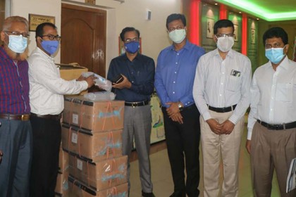 বরিশালের ৩ জেলায় এক হাজার স্যালাইন বিতরণ