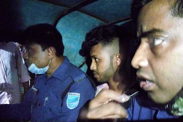 সিদ্ধিরগঞ্জে কিশোর গ্যাংয়ের তাণ্ডব, আটক ৩
