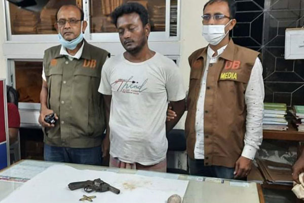 বরগুনায় অস্ত্র ও গুলিসহ যুবক গ্রেফতার