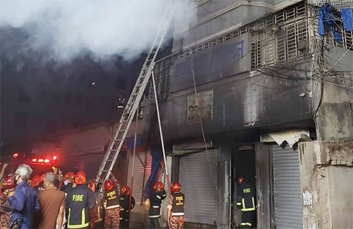 কেমিক্যাল গোডাউনে অগ্নিকাণ্ড, আহত ১০ জন বার্ন ইনস্টিটিউটে 