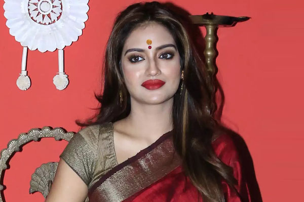 নরেন্দ্র মোদিকে একহাত নিলেন নুসরাত জাহান