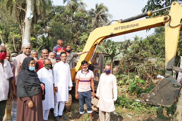 জলাবদ্ধতা ঠেকাতে নন্দীগ্রামে ড্রেন খনন শুরু