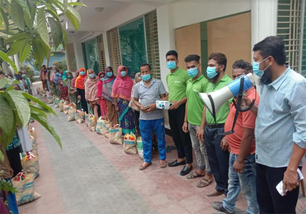 মিনিস্টার গ্রুপের উদ্যোগে দুস্থ পরিবারের মাঝে ইফতার সামগ্রী ও মাস্ক বিতরণ