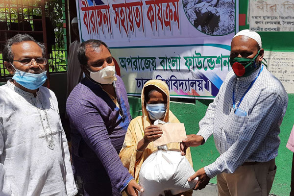 নীলফামারীতে আরও ১২ বীরাঙ্গনাকে সহায়তা

