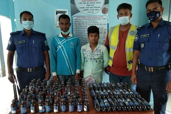 হিলিতে ফেনসিডিলসহ তিনজন আটক


