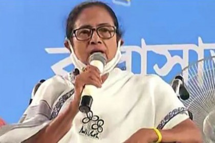 ভ্যাকসিন লুকিয়ে রেখেছিলেন মোদি, মমতার তোপ