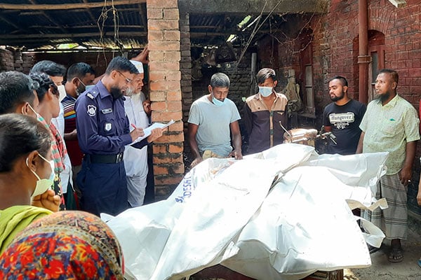 নাটোরে ট্রাকের ধাক্কায় প্রাণ গেল দুই মাদ্রাসা শিক্ষকের