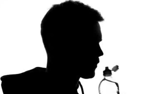 মদের নেশায় স্যানিটাইজার পানে ৭ জনের মৃত্যু