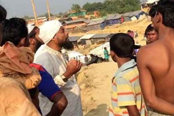 গান শুনতে নিষেধ করায় '১ টাকার মোল্লা' বলে ঘুষি! মাওলানার মৃত্যু