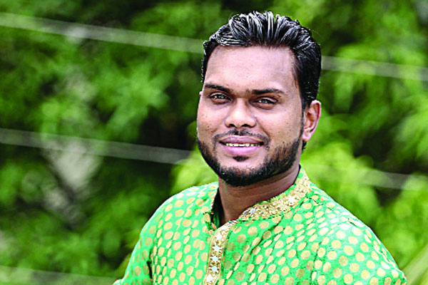দুটি দেশাত্মবোধক গানে নোলক