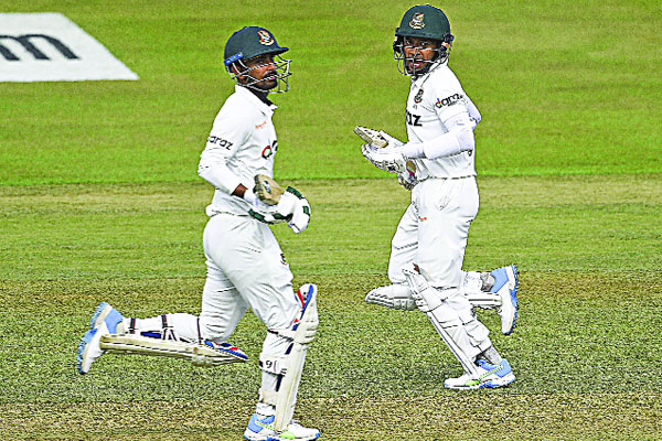 ব্যাটসম্যানদের অন্যরকম রেকর্ড