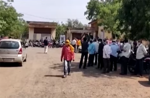 মদের নেশায় হ্যান্ড স্যানিটাইজার খেয়ে ৭ জনের মৃত্যু 