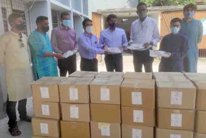 বাগেরহাট স্বাস্থ্য বিভাগকে এক হাজার স্যালাইন দিলেন এমপি তন্ময়