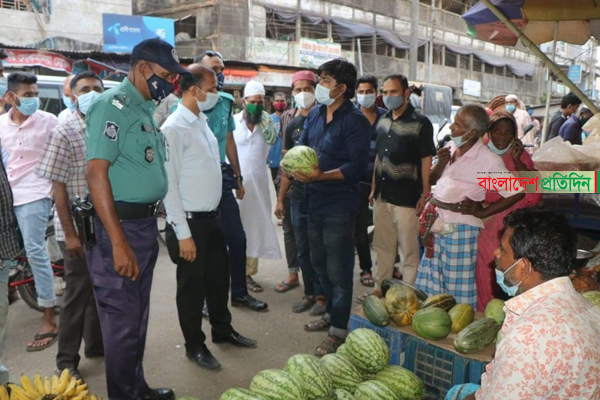 বরিশালে তরমুজের অতিরিক্ত দাম রাখায় ১৪ ব্যবসায়ীকে অর্থদণ্ড