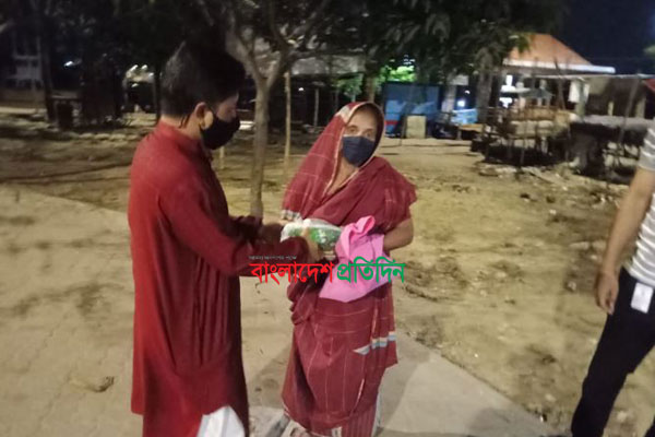 গভীর রাতে ছিন্নমূল মানুষের পাশে সিদ্ধিরগঞ্জের এসিল্যান্ড