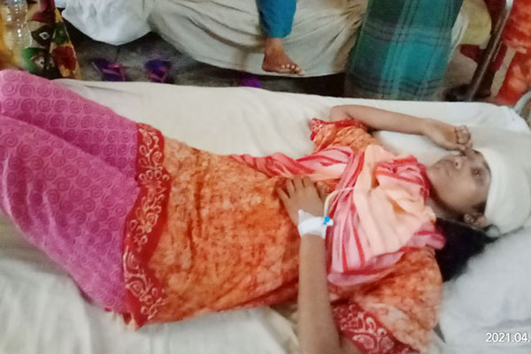 গলাচিপায় প্রতিপক্ষের হামলায় মা-মেয়ে আহত