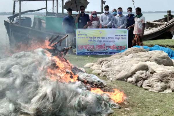 বরগুনায় নদী থেকে ৪৭ হাজার মিটার জাল জব্দ