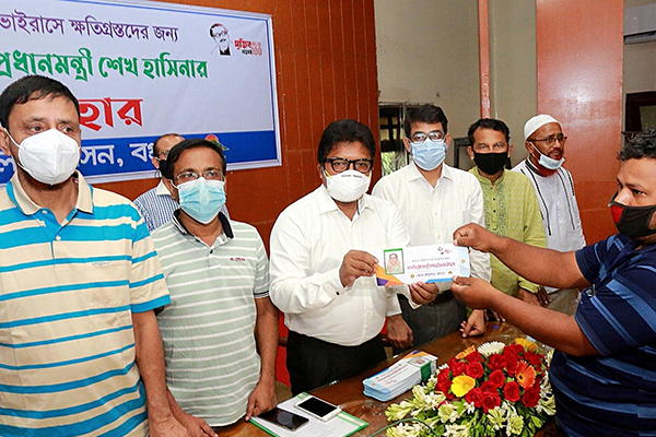 বগুড়ায় কর্মহীন পরিবহন শ্রমিকদের মাঝে সহায়তা প্রদান