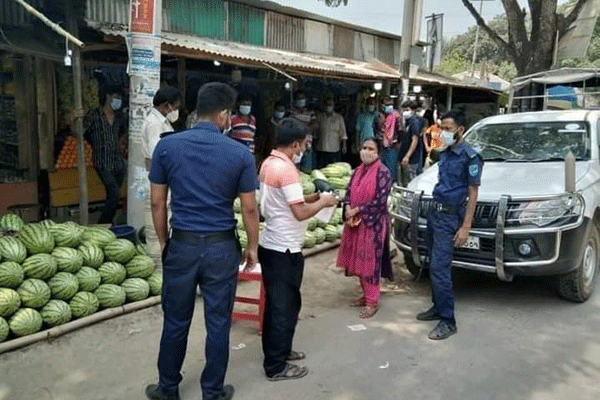 কেজি দরে তরমুজ বিক্রি, তিন ব্যবসায়ীর জরিমানা