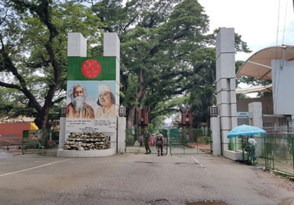শর্তপূরণ করে বেনাপোল দিয়ে দেশে ফিরছে বাংলাদেশ-ভারতের যাত্রীরা

