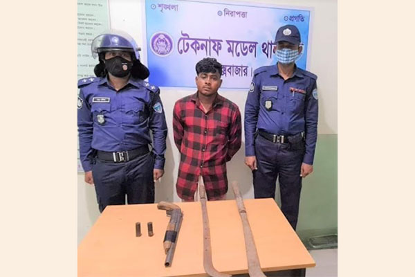 টেকনাফে পৃথক অভিযানে ইয়াবা-অস্ত্রসহ আটক ২