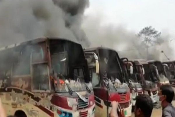 রাজধানীর নবাবগঞ্জে বাস ডিপোতে আগুন