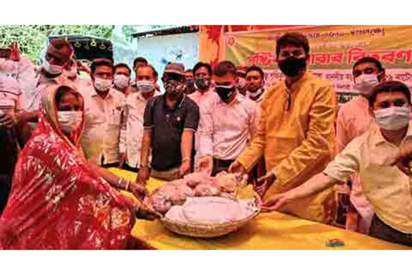 নলডাঙ্গায় পুষ্টিকর খাবার বিতরণ