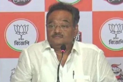 পানের দোকান নাকি, টাকা দিলেই ভ্যাকসিন পাওয়া যাবে?