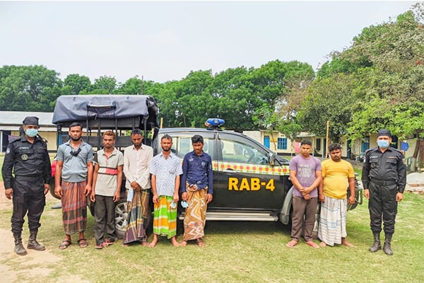 আশুলিয়ায় ডাকাত দলের ৭ সদস্য আটক