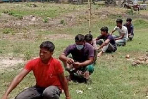 চুয়াডাঙ্গায় মাস্ক না পড়ায় ৩০ যুবককে রোদে বসিয়ে শাস্তি