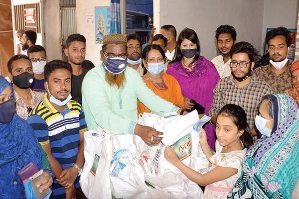 বগুড়ায় সুবিধাবঞ্চিত শিশুদের মাঝে ঈদ সামগ্রী প্রদান
