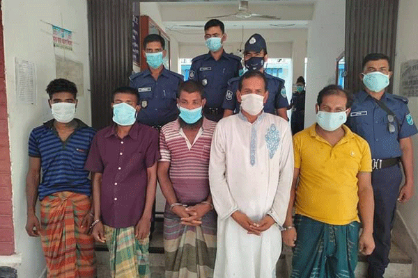 বোয়ালমারীতে জুয়া খেলার সময় ৪ জুয়ারি আটক