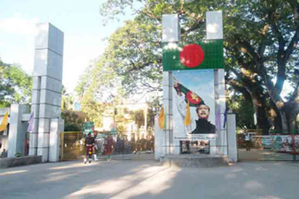 কোয়ারেন্টাইনে না যাওয়ার আকুতি ভারত ফেরত যাত্রীদের