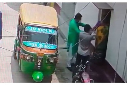 করোনা আক্রান্ত স্ত্রীকে দিয়ে ভয় দেখিয়ে বকেয়া টাকা আদায় করল পাওনাদার


