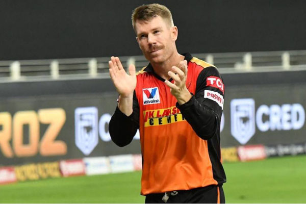 এক ম্যাচে ওয়ার্নারের ৩ রেকর্ড
