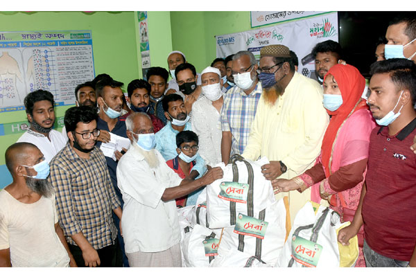 বগুড়ায় কর্মহীন শ্রমিকদের মাঝে খাদ্য সহায়তা প্রদান