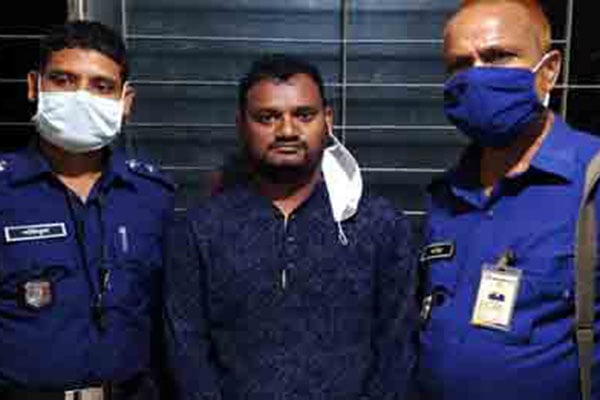 ক্রেতা সেজে গহনা নিয়ে পালানোর সময় আটক চোর