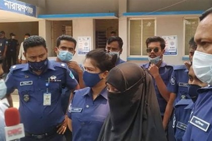 মামুনুল হকের বিরুদ্ধে স্বেচ্ছায় মামলা করেছেন ঝর্ণা