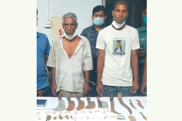 বরিশালে দেশীয় ১২টি ধারালো অস্ত্র
ও গাঁজাসহ বাবা-ছেলে আটক