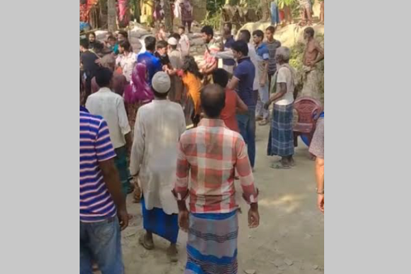 ফেসবুক আইডি হ্যাক করাকে কেন্দ্র করে সালিশি বৈঠকে মারপিট, নারীসহ আহত ৩