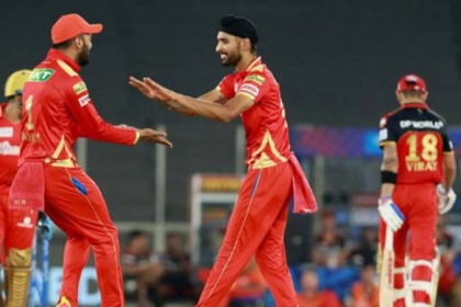 স্পিনের ছোবলে বিদ্ধ কোহলির ব্যাঙ্গালুরু