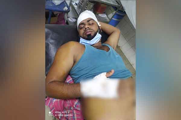 চলাচলের রাস্তা বন্ধ নিয়ে অভিযোগ করায় হামলা